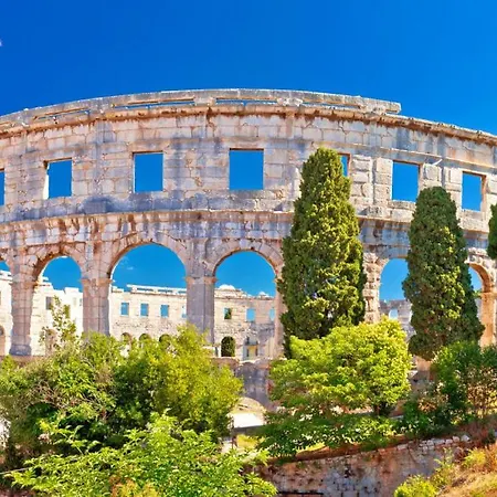 Beautiful Casa Ivana With Pool In Villa Pola